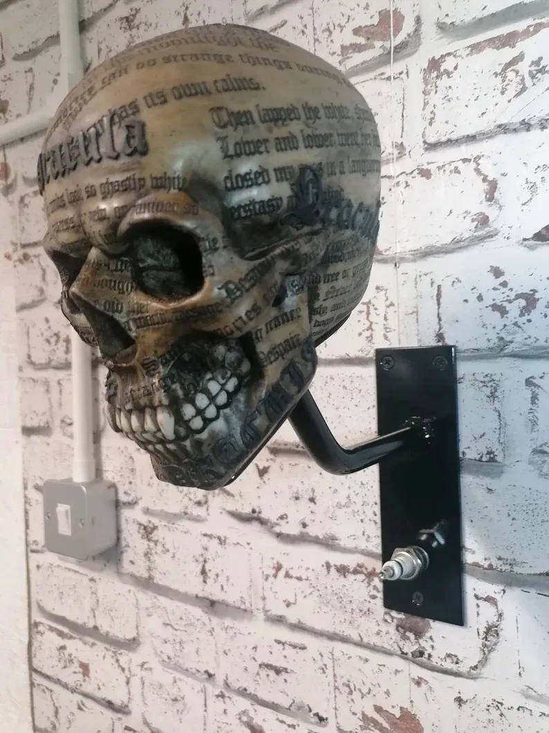 ☠️🏴☠️Skull holder for motorcycle helmet and jacket - Image 9
