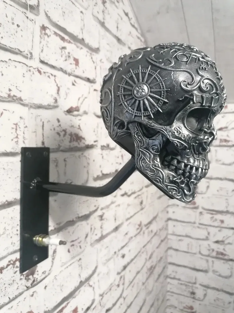 ☠️🏴☠️Skull holder for motorcycle helmet and jacket - Image 15