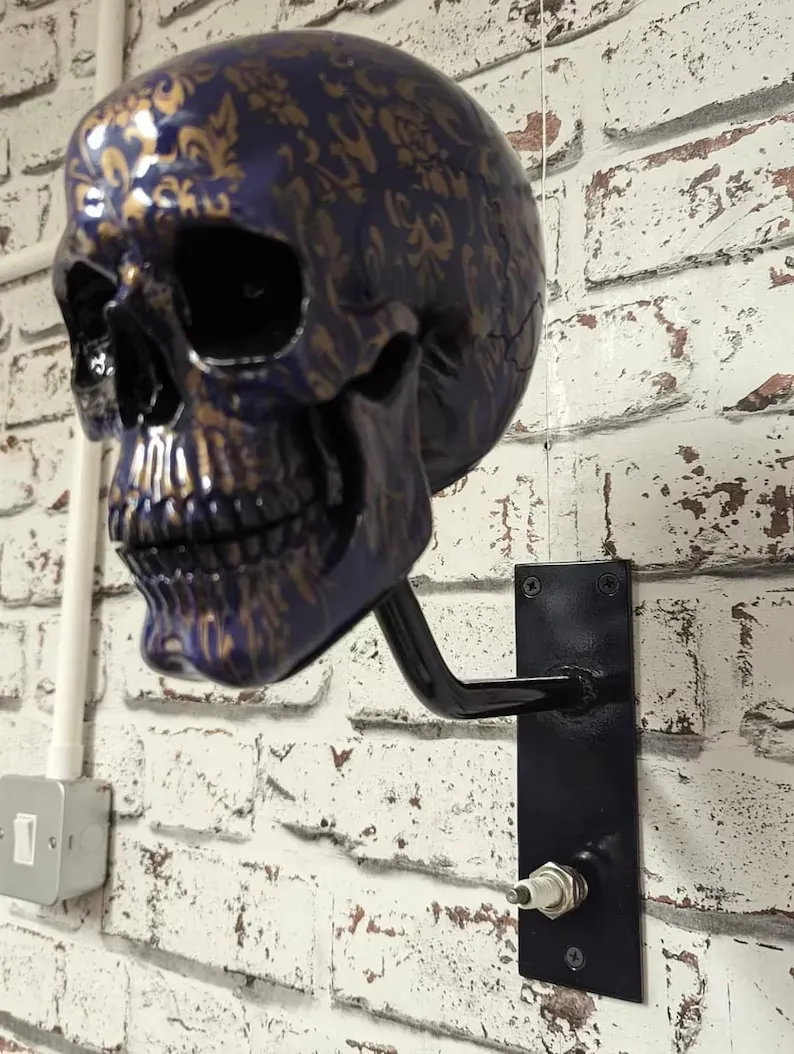 ☠️🏴☠️Skull holder for motorcycle helmet and jacket - Image 10
