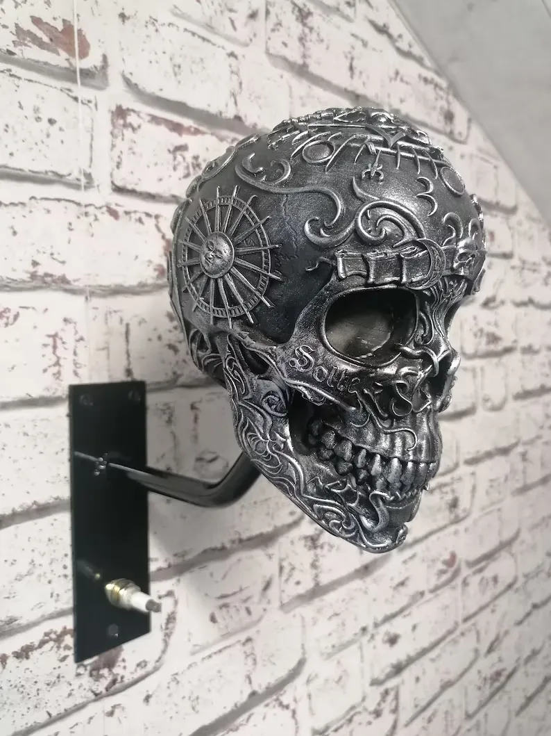 ☠️🏴☠️Skull holder for motorcycle helmet and jacket - Image 3