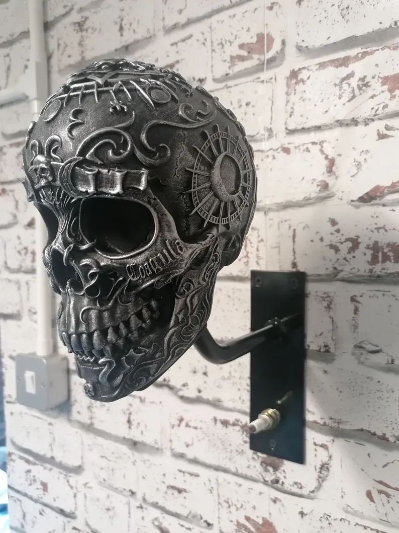☠️🏴☠️Skull holder for motorcycle helmet and jacket - Image 13