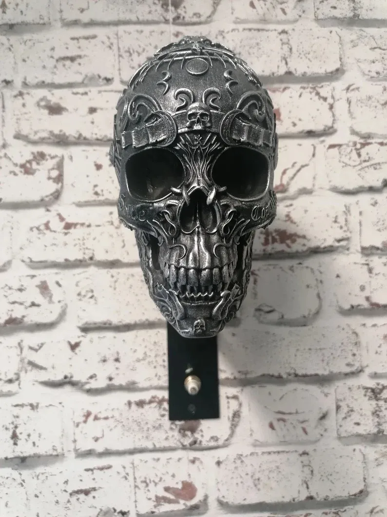 ☠️🏴☠️Skull holder for motorcycle helmet and jacket - Image 14