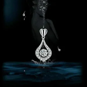 48% OFF🎁Perfect Gift - Twinkling Heart Waterdrop Stone Necklace