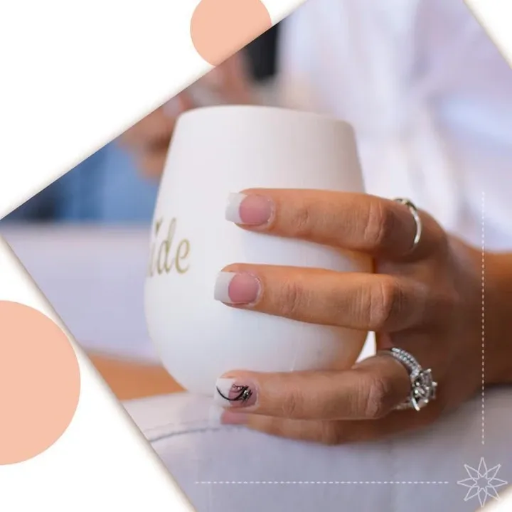 Glue-On French Nails Kit - Image 9