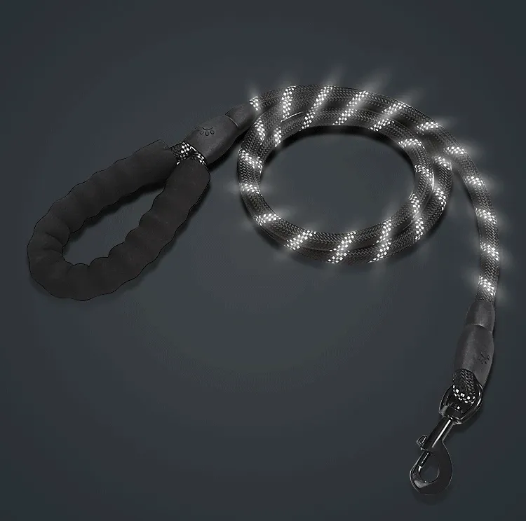 Wholesale Custom Night Reflective Explosion-proof Cotton Handle Nylon Pet Slip Lead Leash Climbing Rope Dog Leash - Buy Climbing Rope Dog Leash,Custom Night Reflective Explosion-proof Cotton Handle Pet Chain Traction Hooks Pet