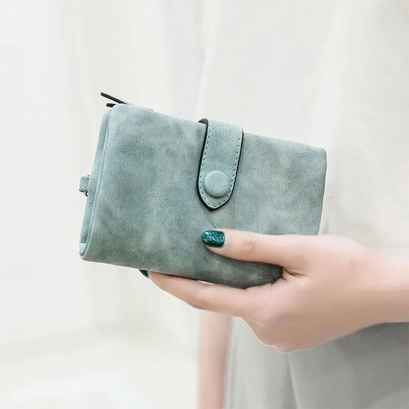 Small trifold leather wallet for women - Image 9