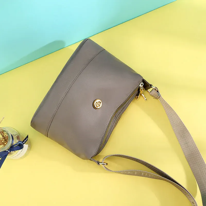 Minimalist Large-Capacity Nylon Shoulder And Crossbody Bag - Image 7