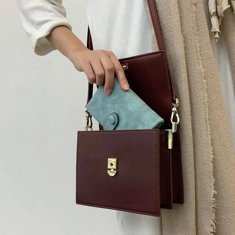 Small trifold leather wallet for women - Image 6
