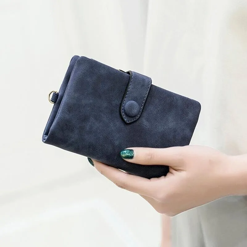 Small trifold leather wallet for women - Image 12