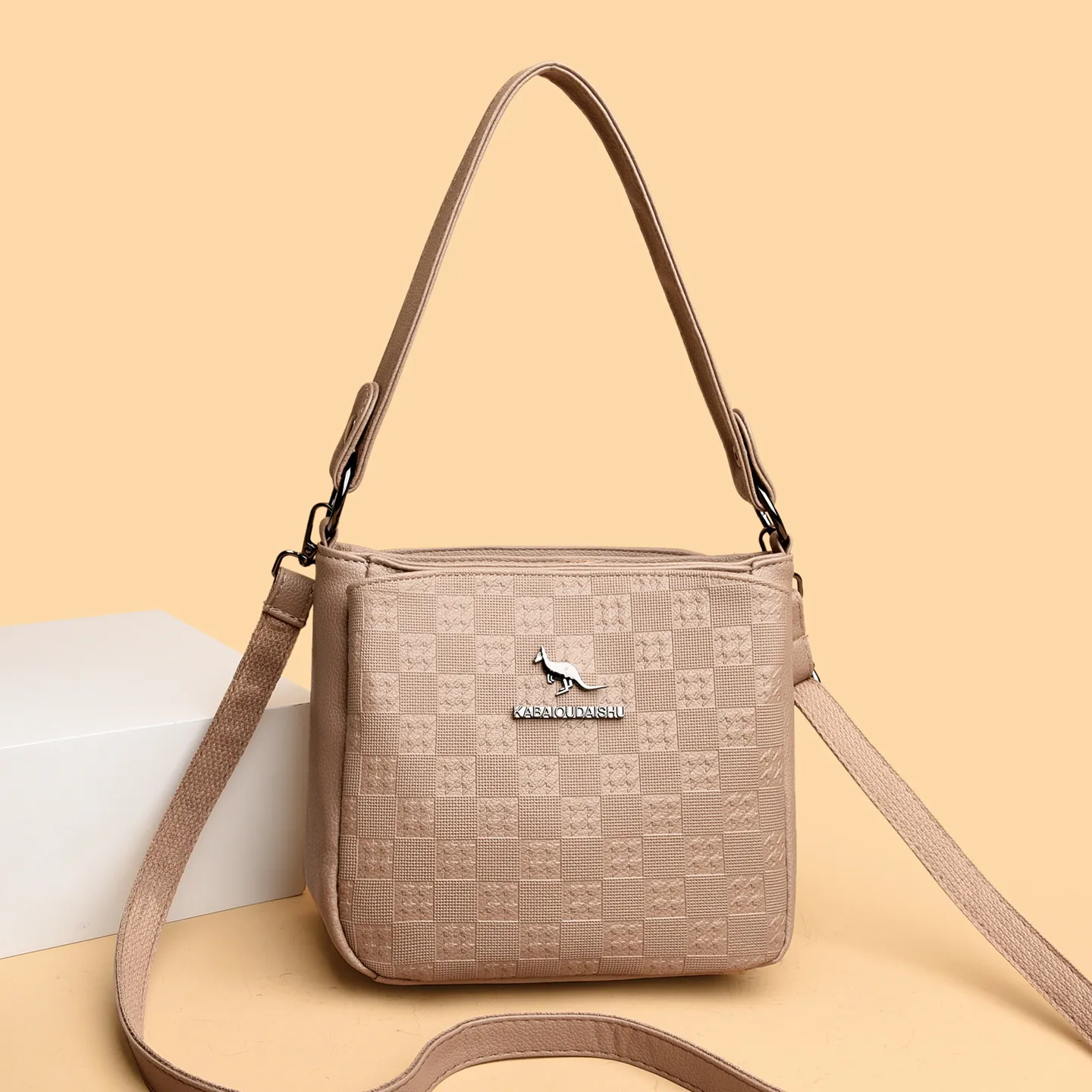Elegant Leather Shoulder Bag for Women - Image 4