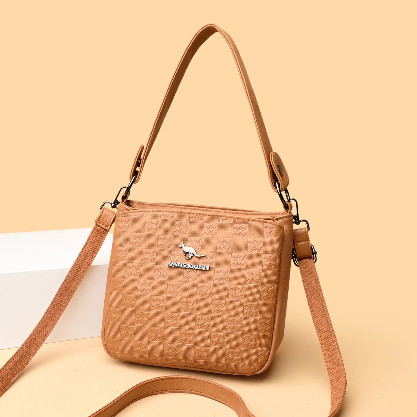 Elegant Leather Shoulder Bag for Women - Image 3